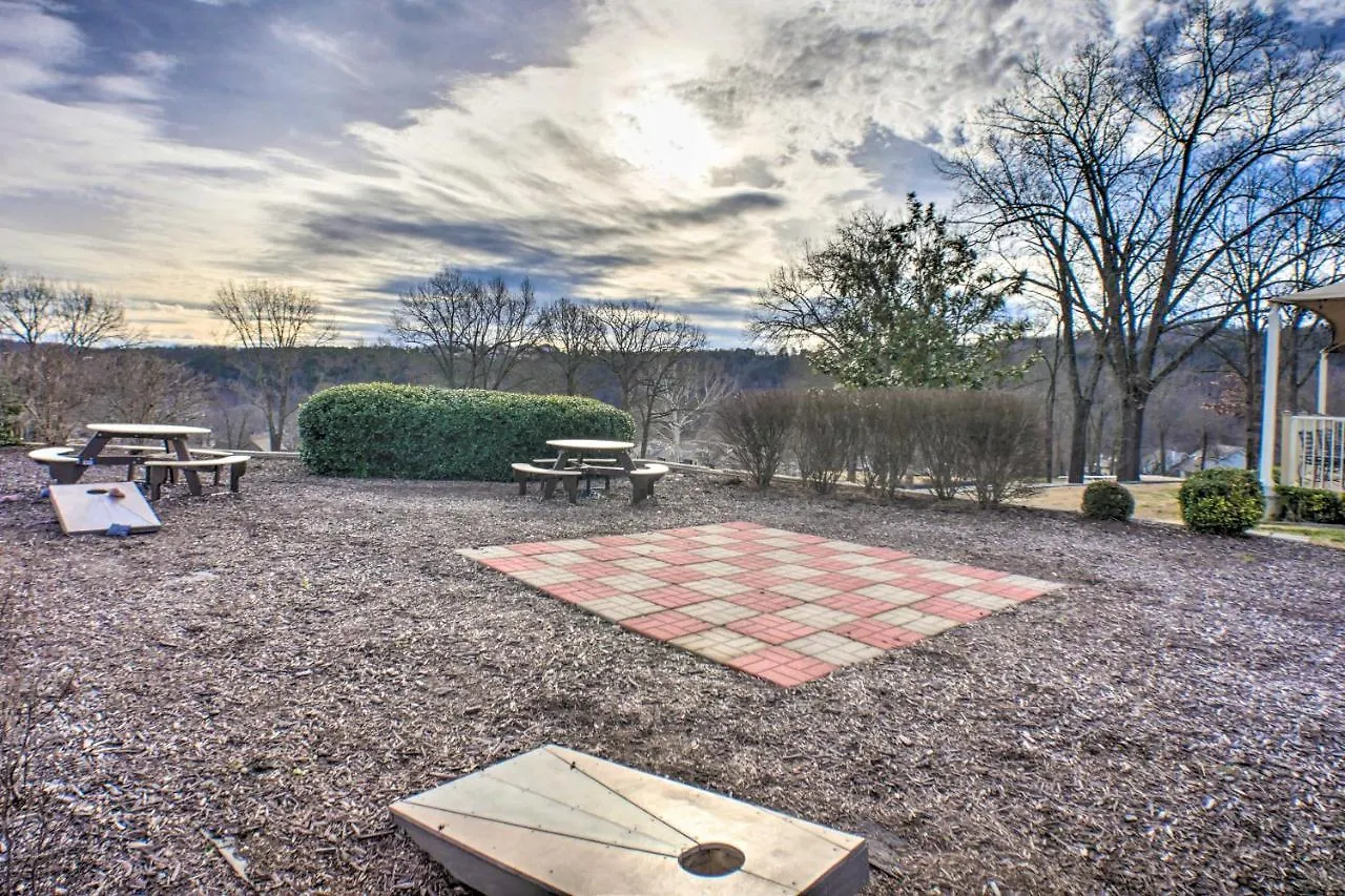 Apartment With Pool Access, Walk To Fishing Branson