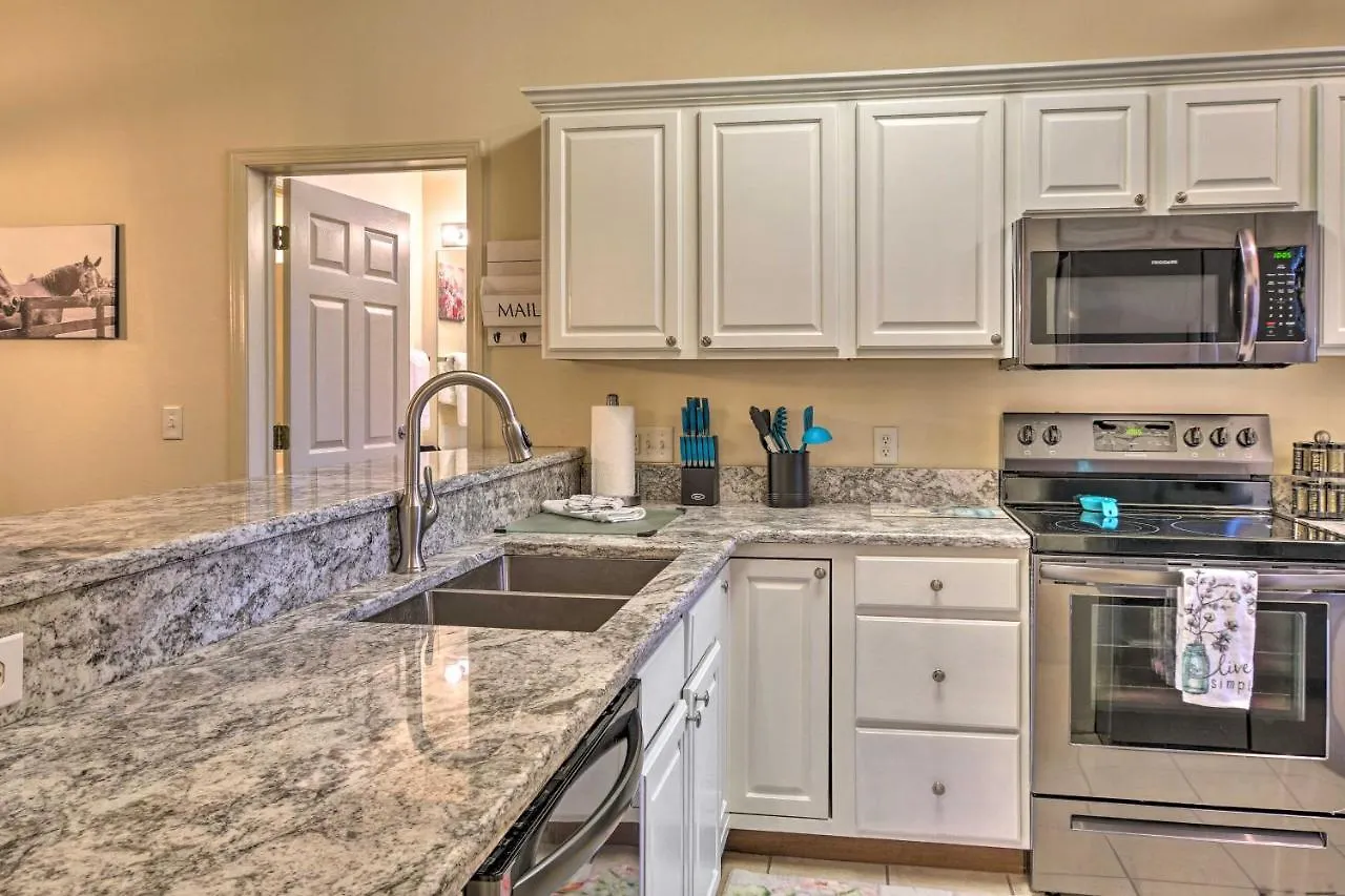 Walk-in Condo, Near Silver Dollar
