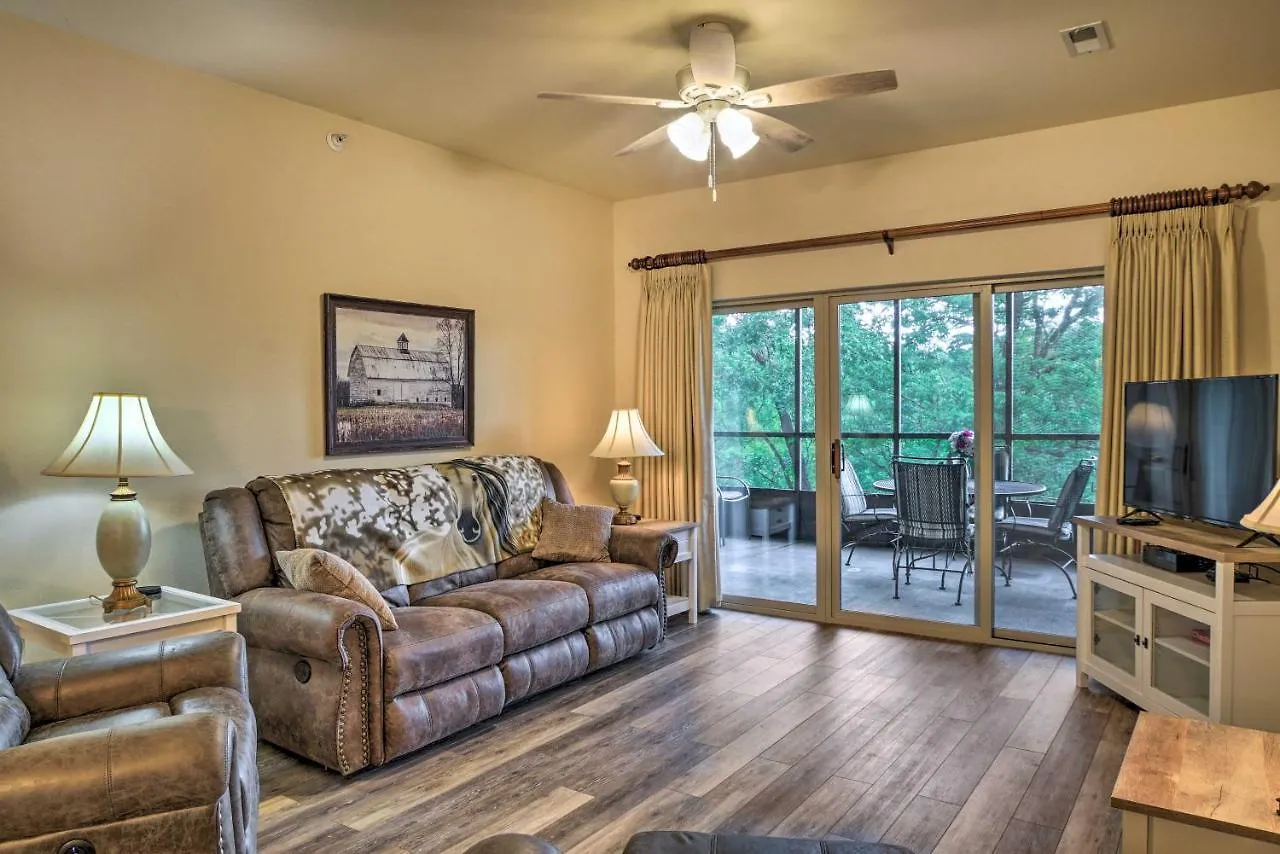 Walk-in Condo, Near Silver Dollar *