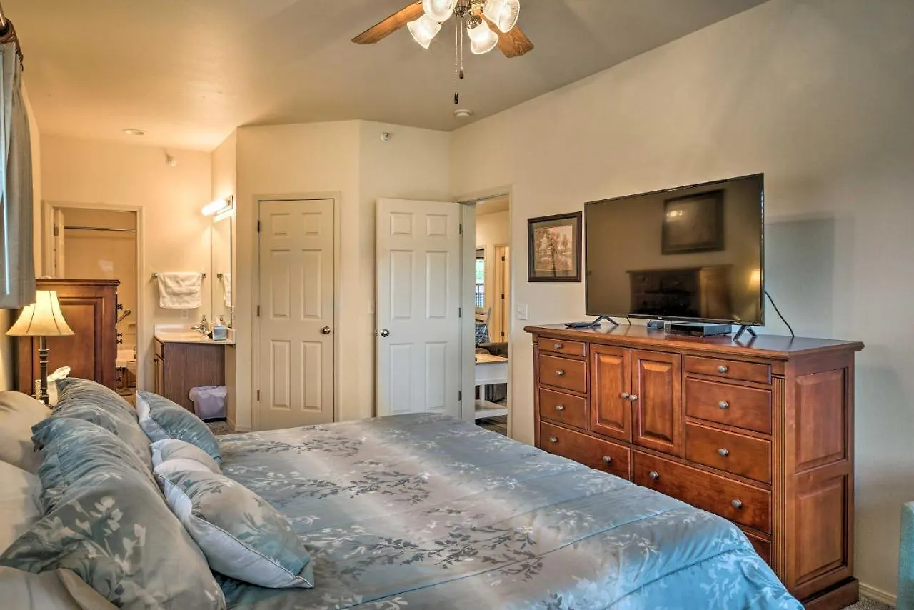 Walk-in Condo, Near Silver Dollar Apartment *