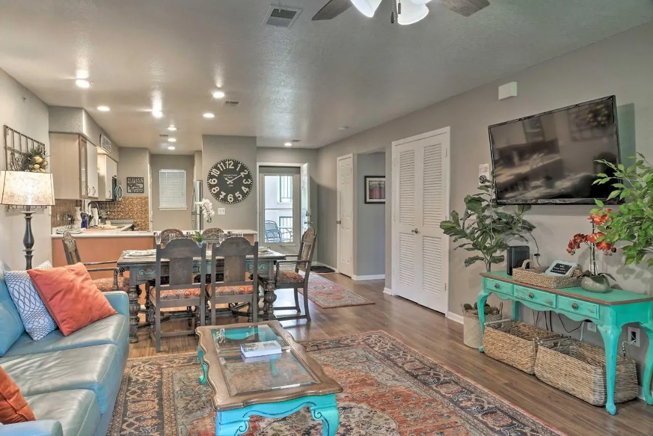 Apartment Stylish 3 Mi To Downtown Branson!