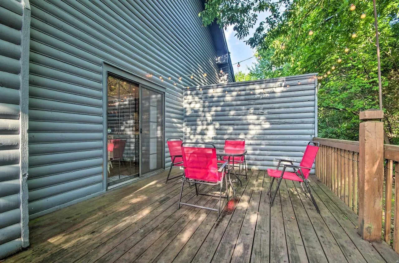 Charming Getaway With Fireplace And Porch *