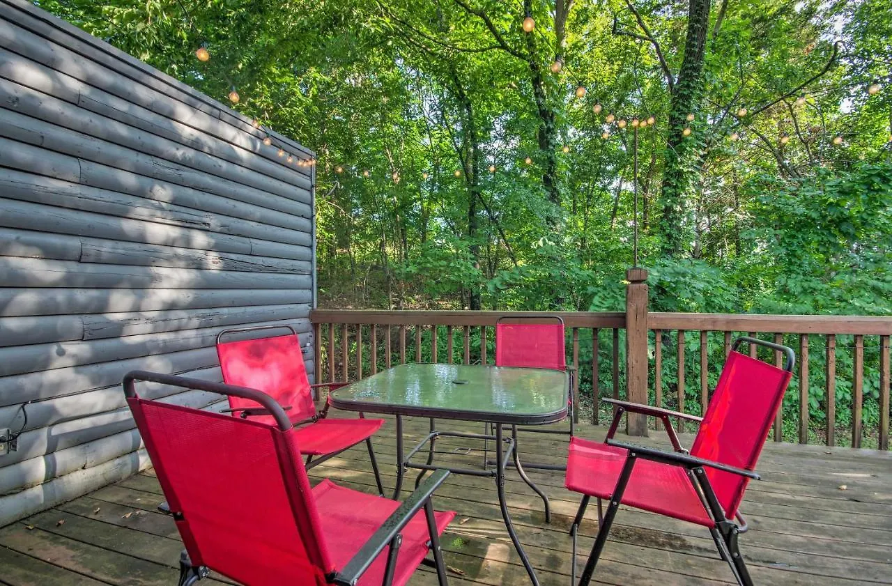 Charming Getaway With Fireplace And Porch Holiday home *