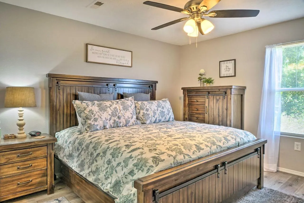 Cozy With Pool Access, 5 Mi To Table Rock