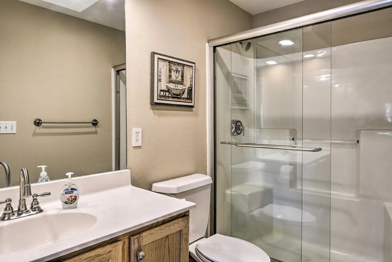 Family With Pool Access, Near Table Rock Lake! Apartment
