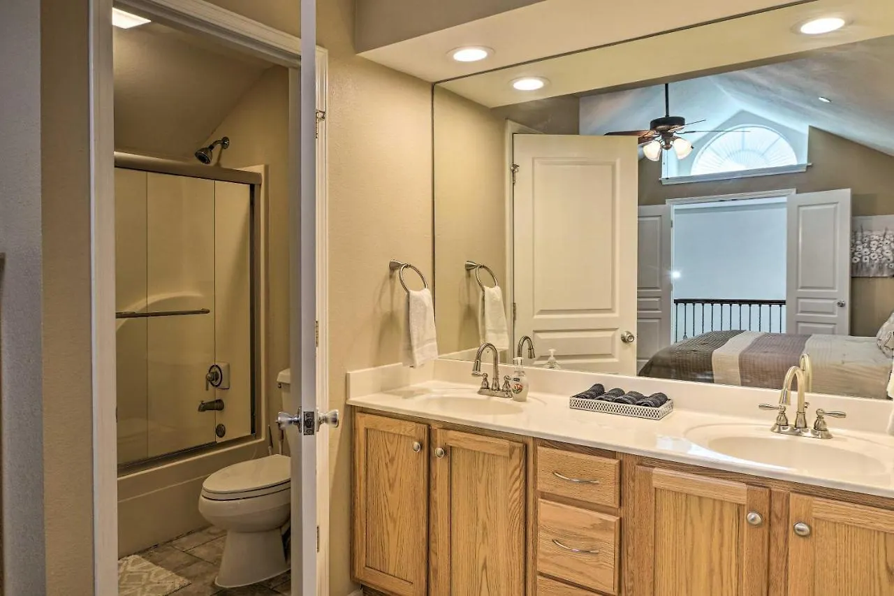 Apartment Family With Pool Access, Near Table Rock Lake!