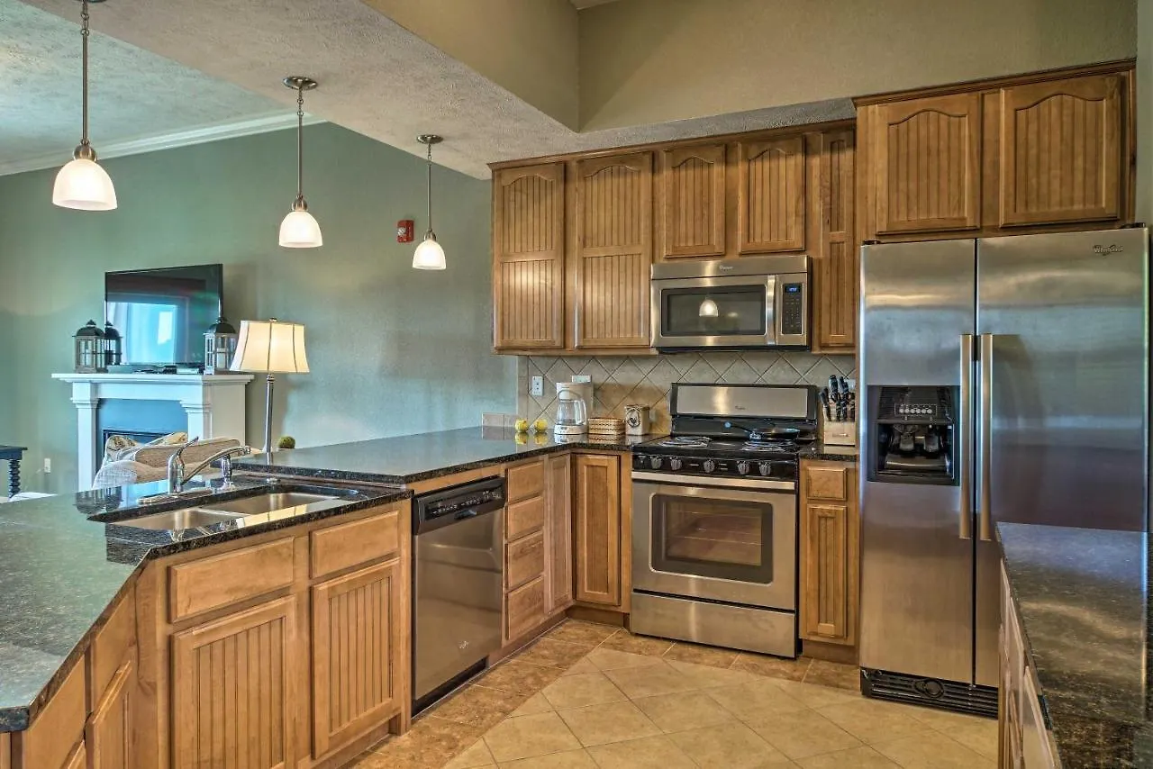 With Table Rock Lake Views, Near Strip Apartman Branson