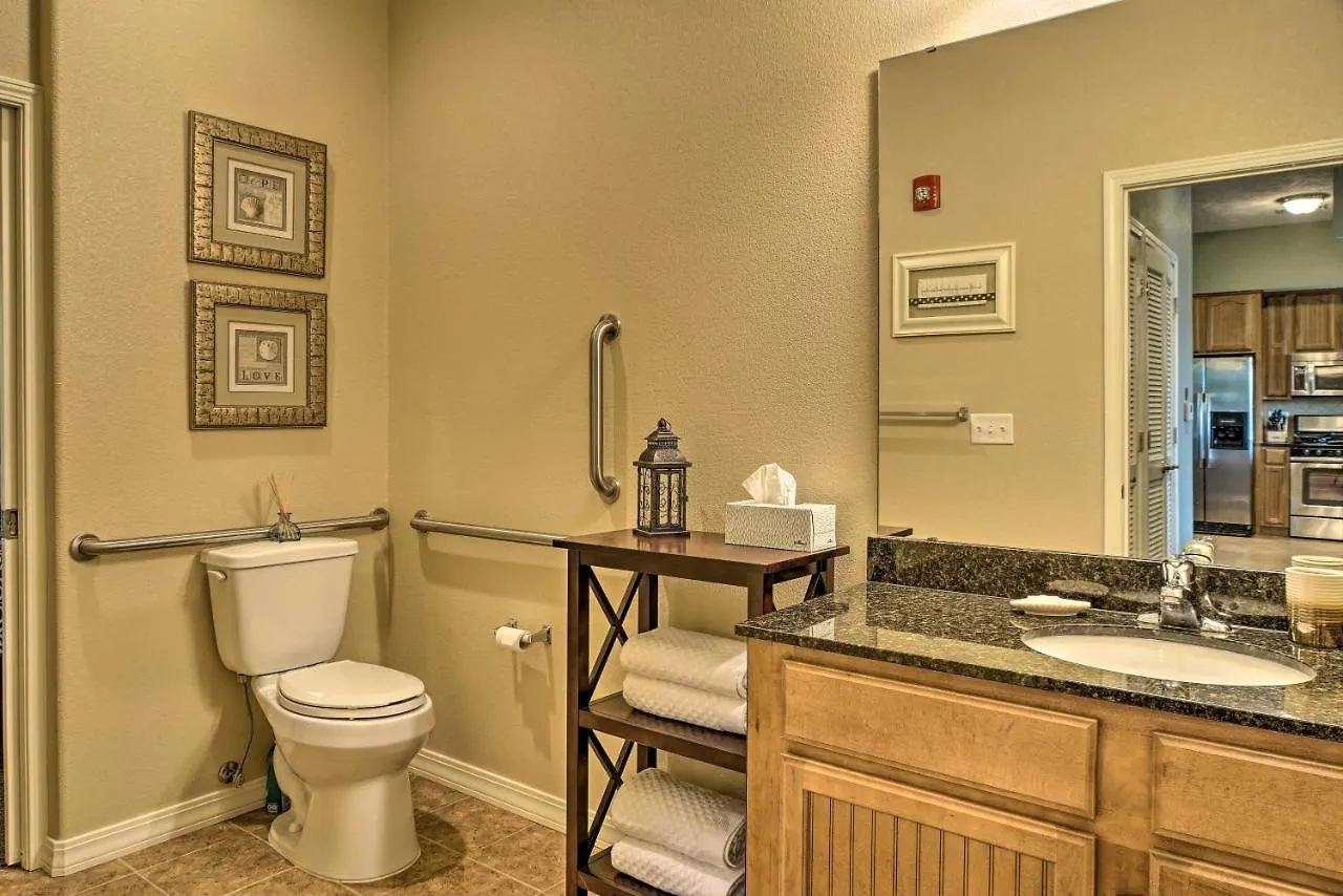 With Table Rock Lake Views, Near Strip Apartman Branson