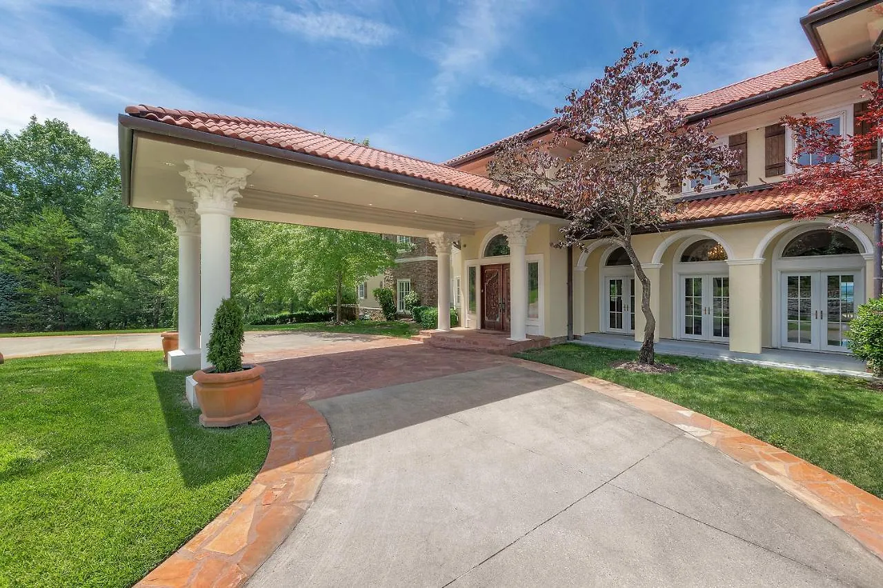 17500sqft Private Estate Indoorpool Hottub Big Lakeview Tennis Court Theater Sdc Holiday home Branson