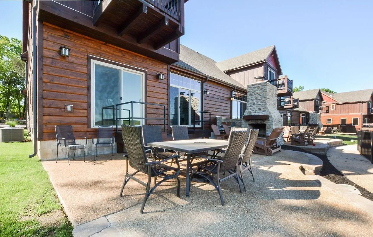 Luxury Lakefront Lazy River Huge Pool Kayaks 2mi To Sdcity Holiday home *