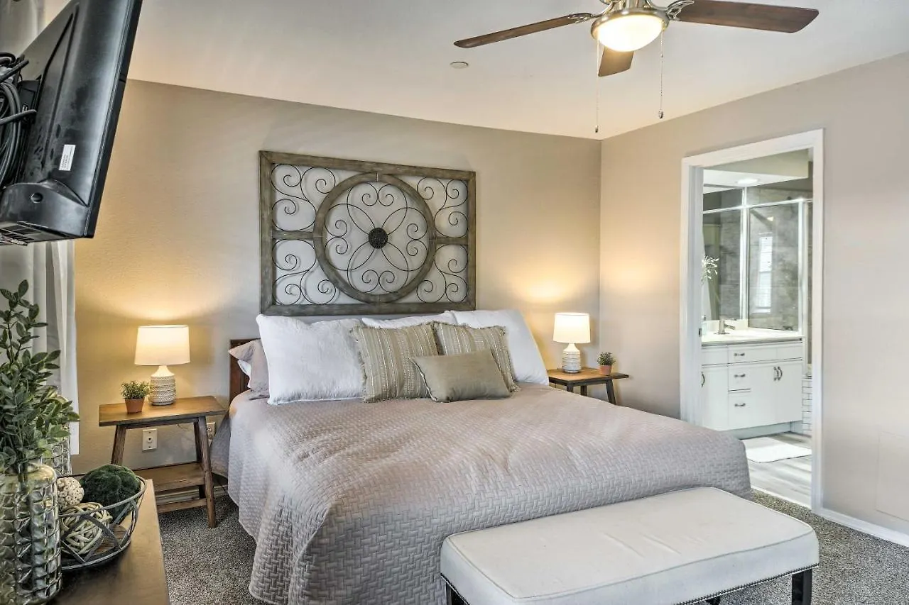 Modern Escape With Lake Taneycomo Views! Apartment Branson