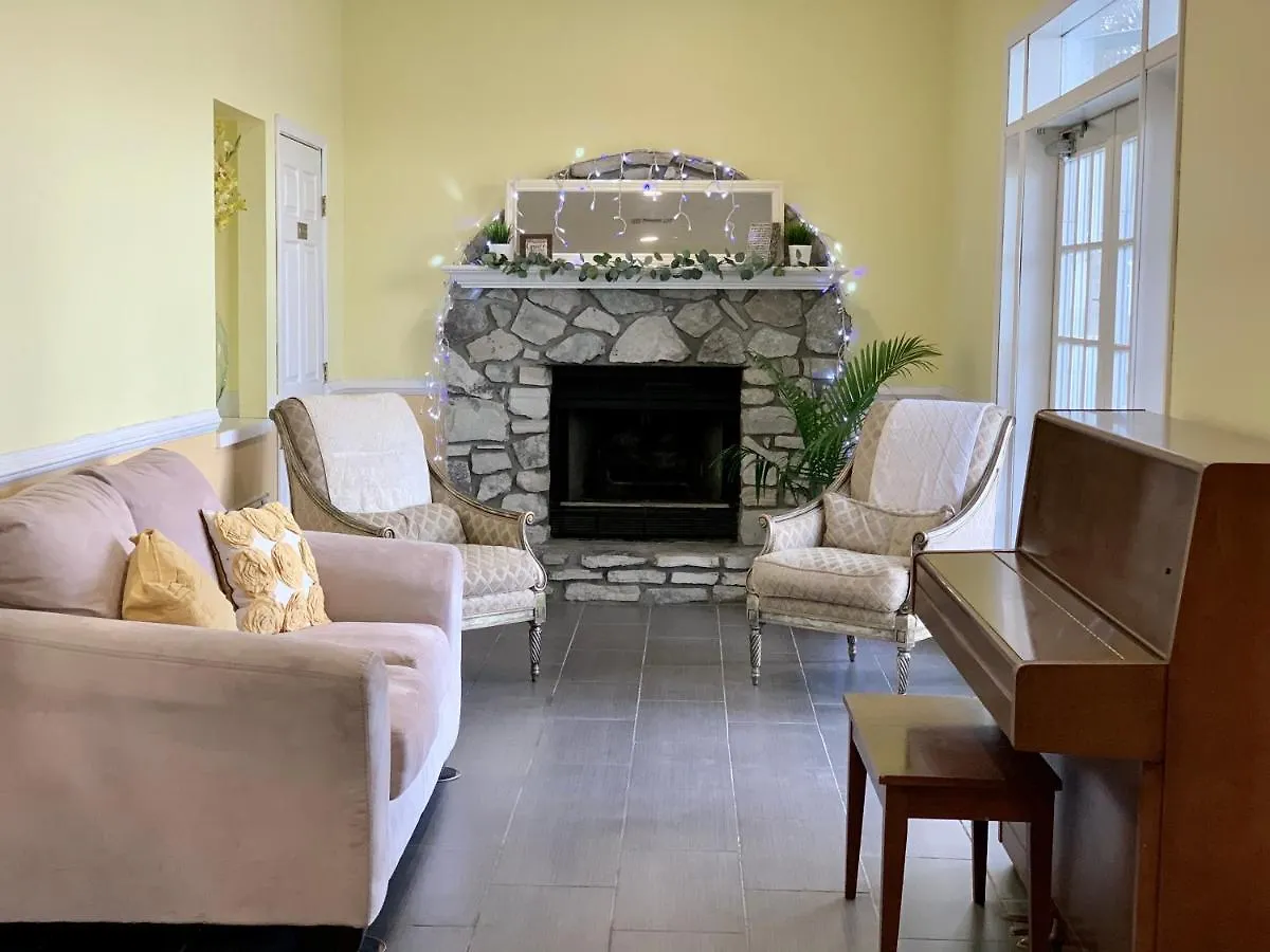 Seven Gables Hotel 2*