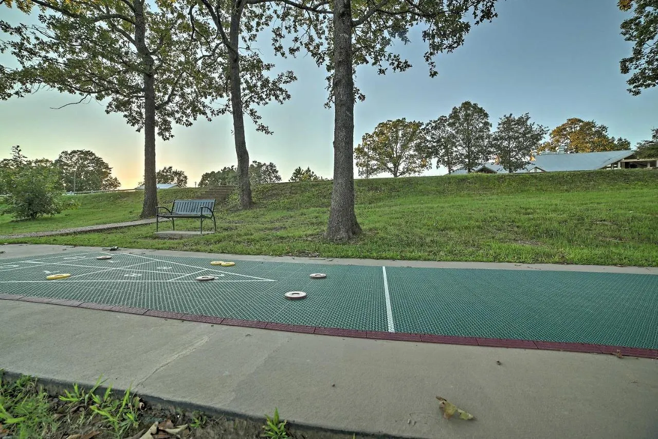 Apartment On Golf Course, 4 Mi To Downtown