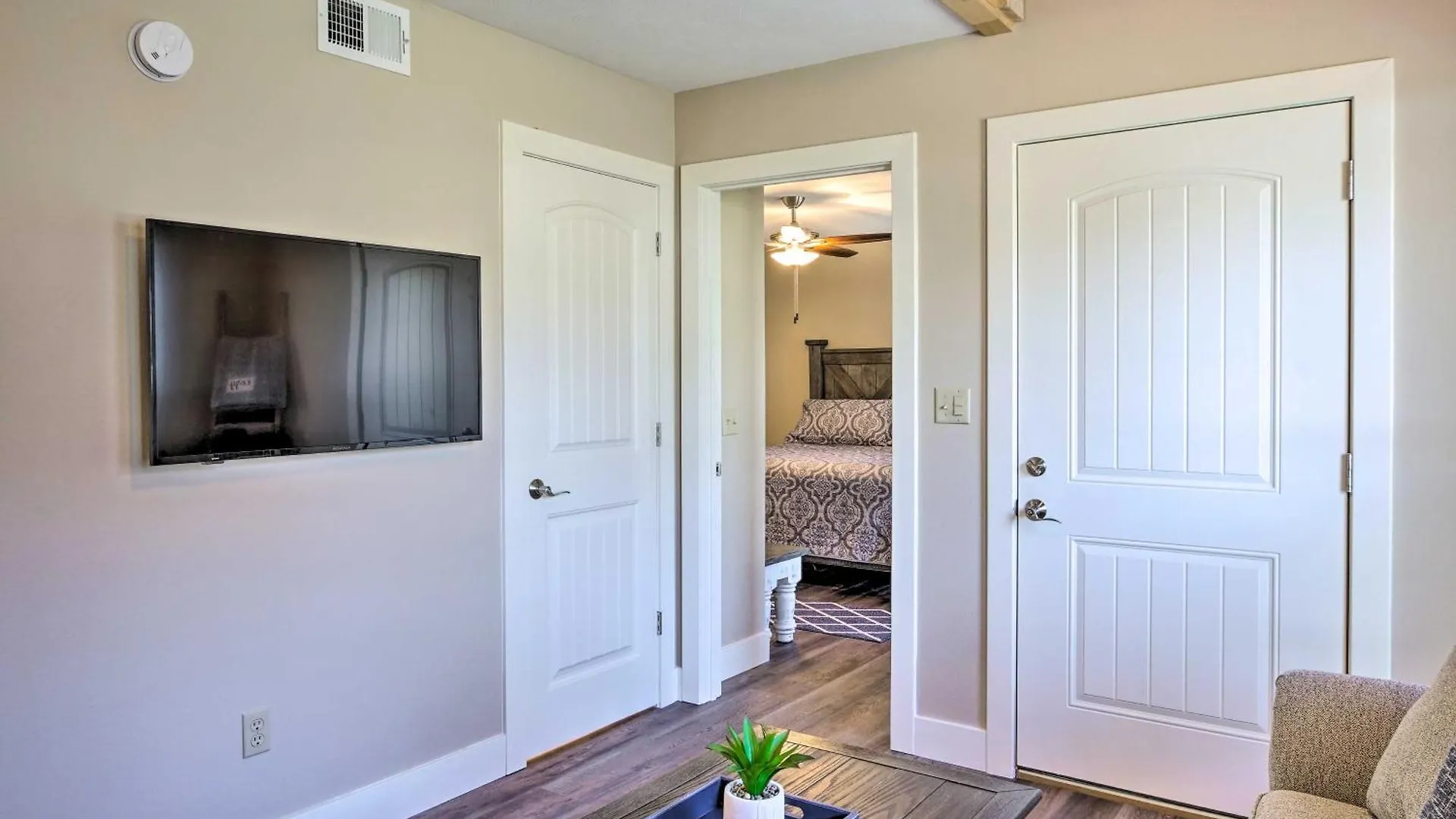 Holiday home The Cozy With Taneycomo Access! *