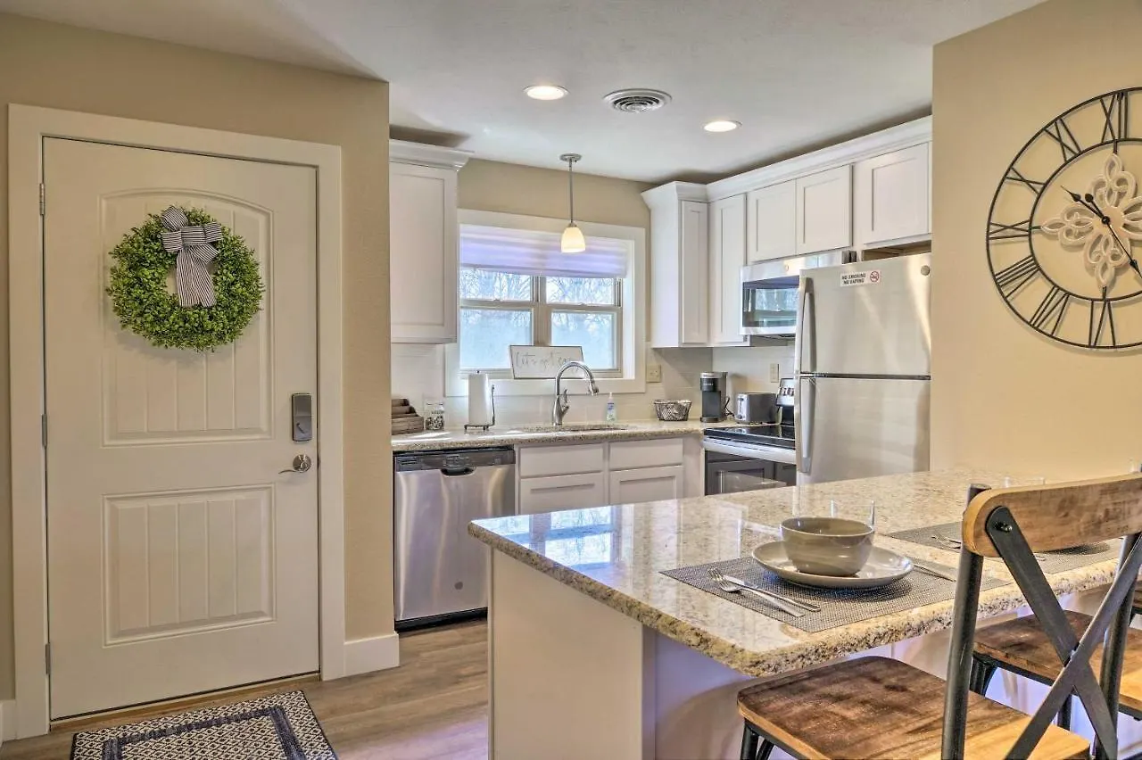 Holiday home The Cozy With Taneycomo Access! Branson