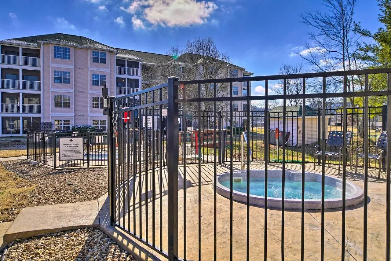 With Family Amenities, 3 Mi To Strip! Apartment Branson