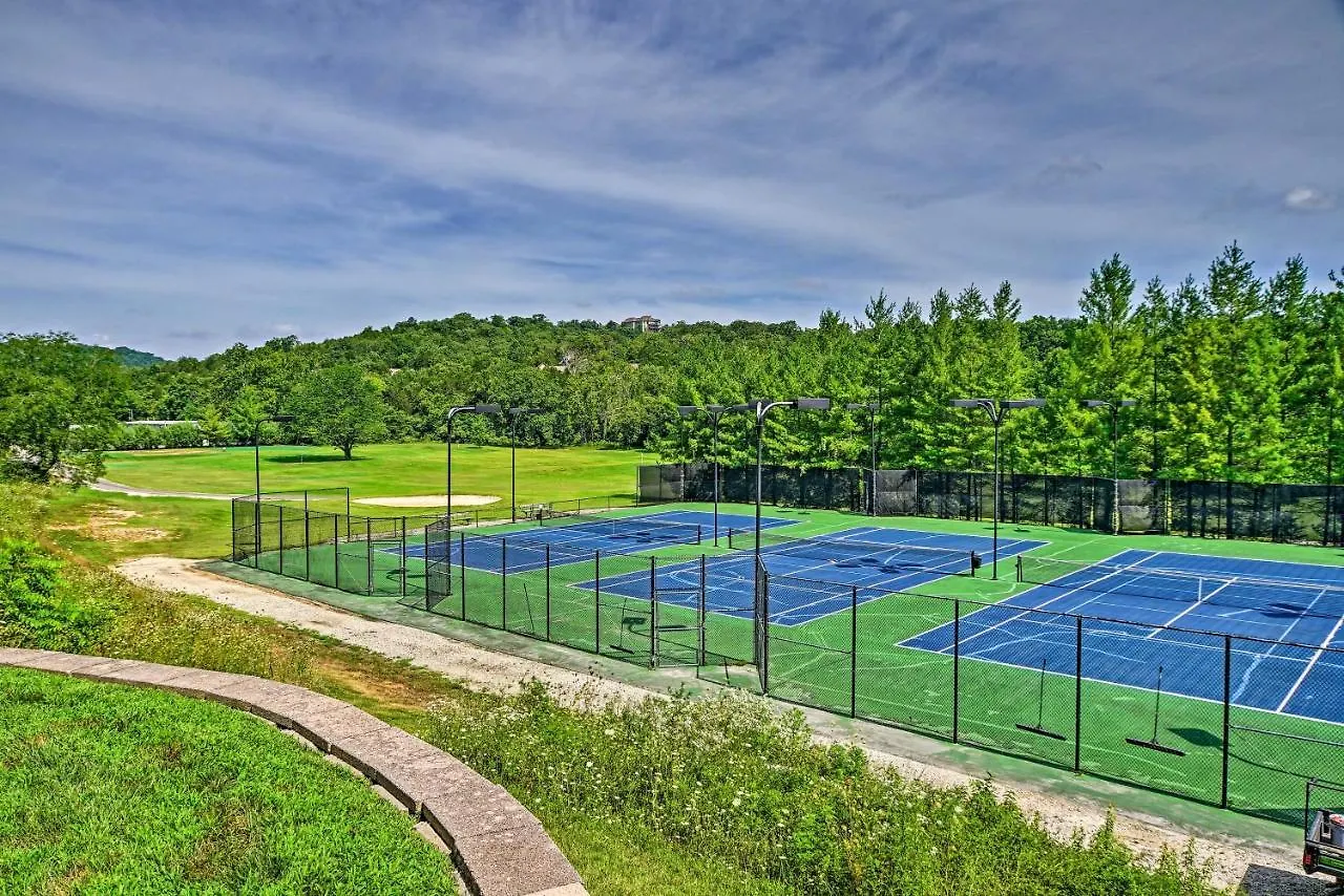 Walk-in Condo, Near Silver Dollar * Branson