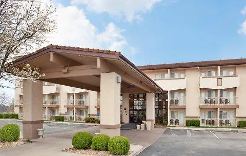 Hotel Holiday Express & 76 Central By Ihg 2*