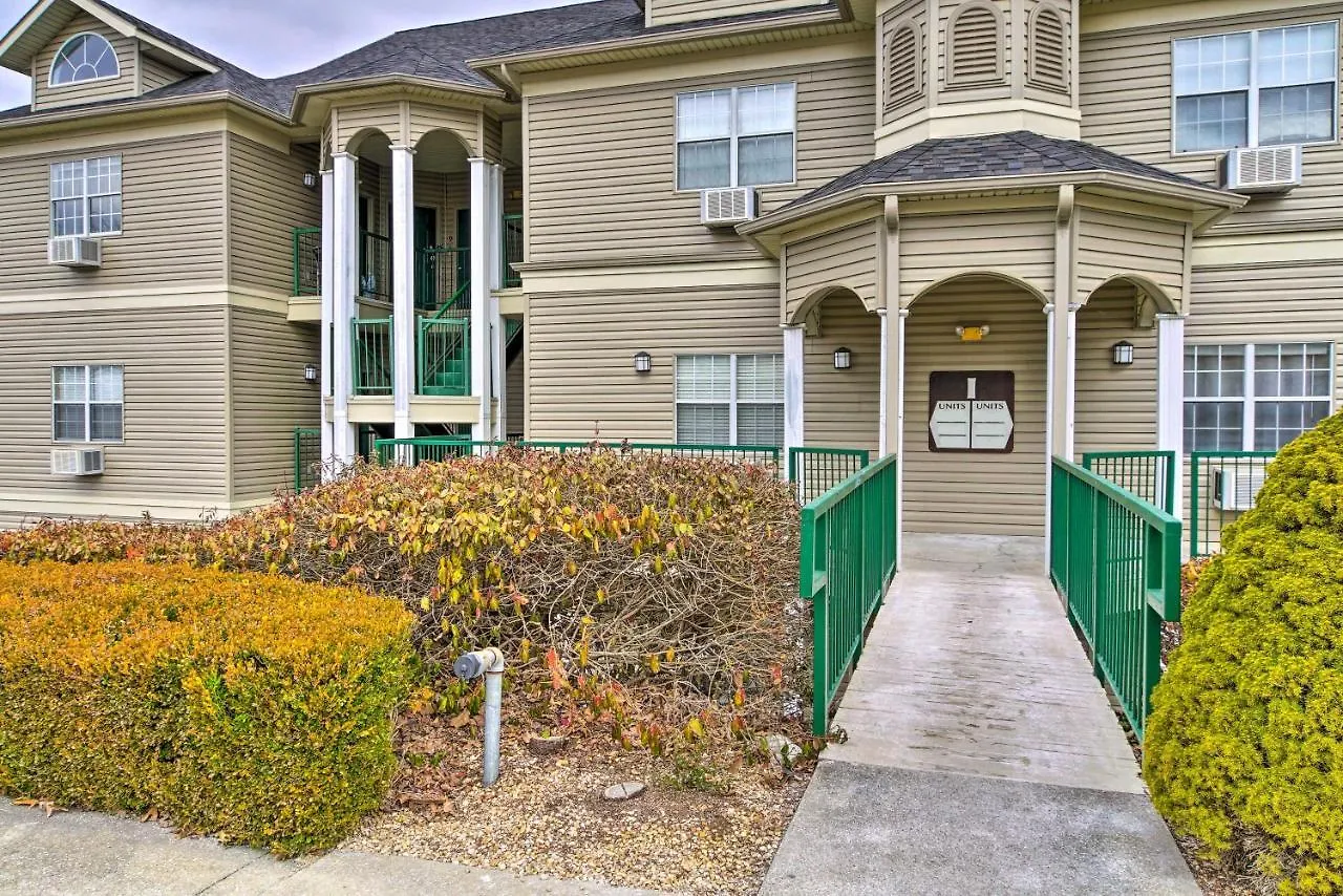 Apartment On Golf Course, 4 Mi To Downtown *