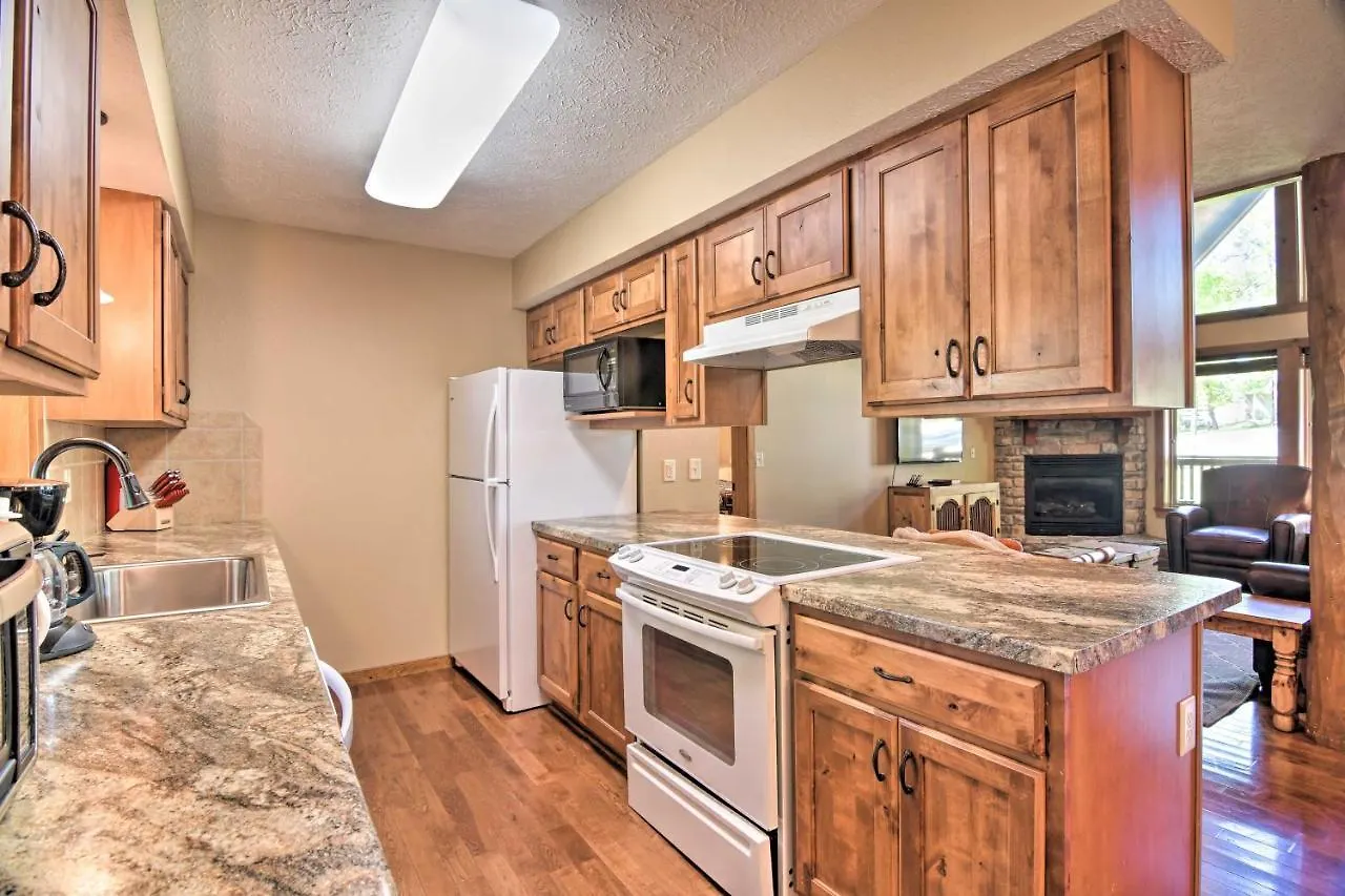 Refined Near Silver Dollar City! Holiday home *