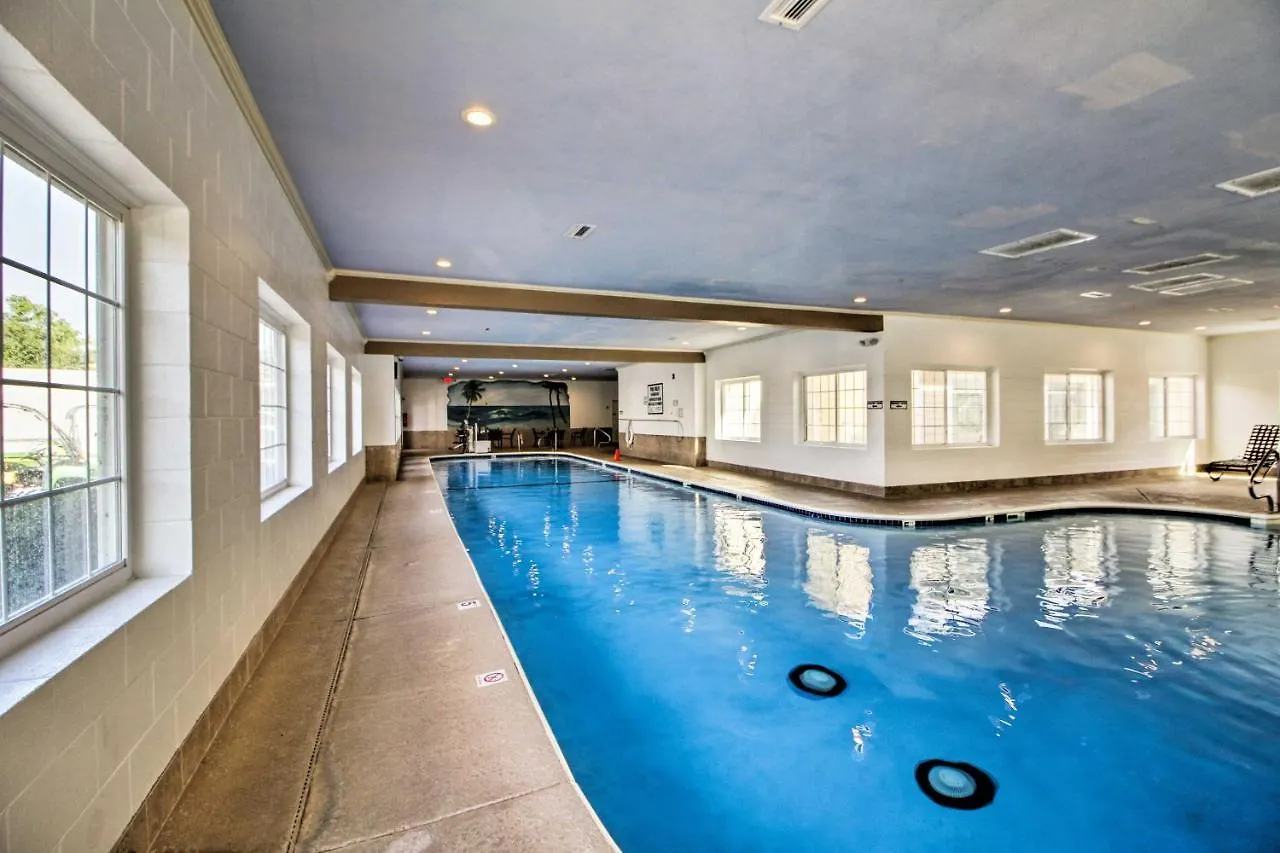 Family With Indoor Pool And Patio Branson