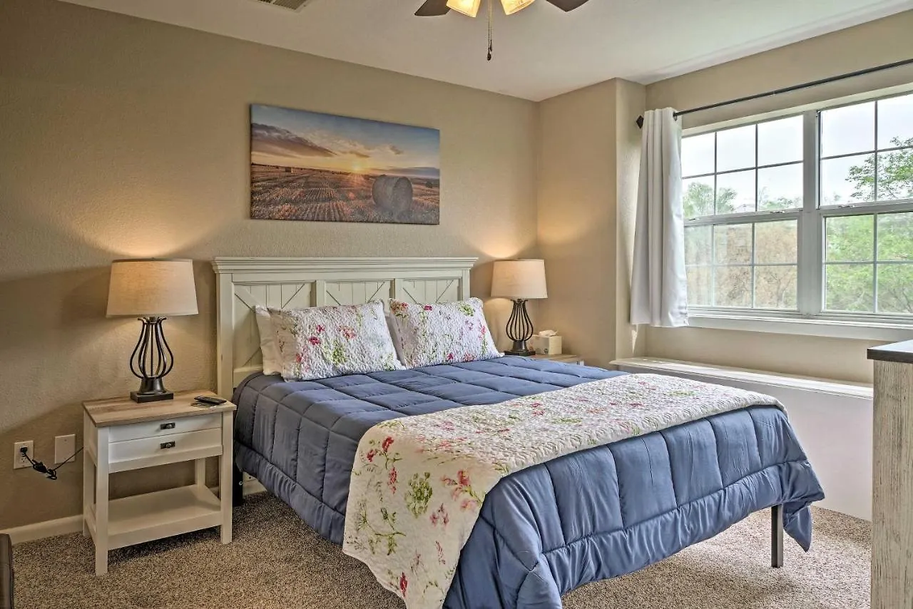On Golf Course With Pool Access! Apartment