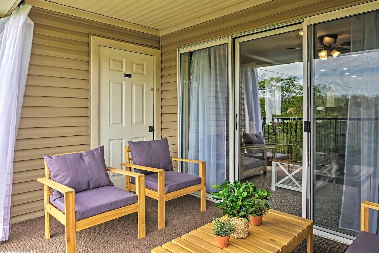 On Golf Course With Pool Access! Apartment