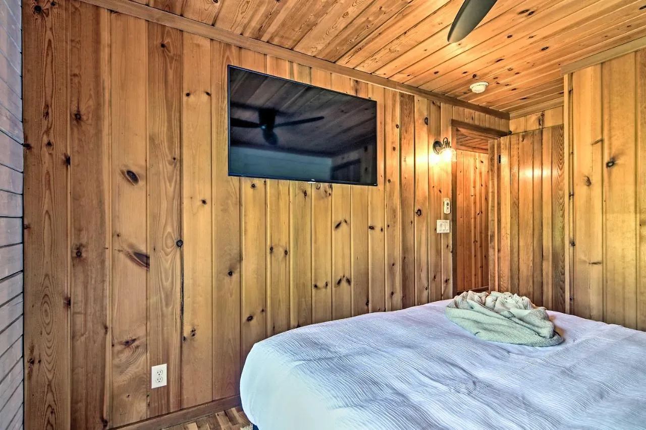 Updated Cabin On Indian Point With Deck!