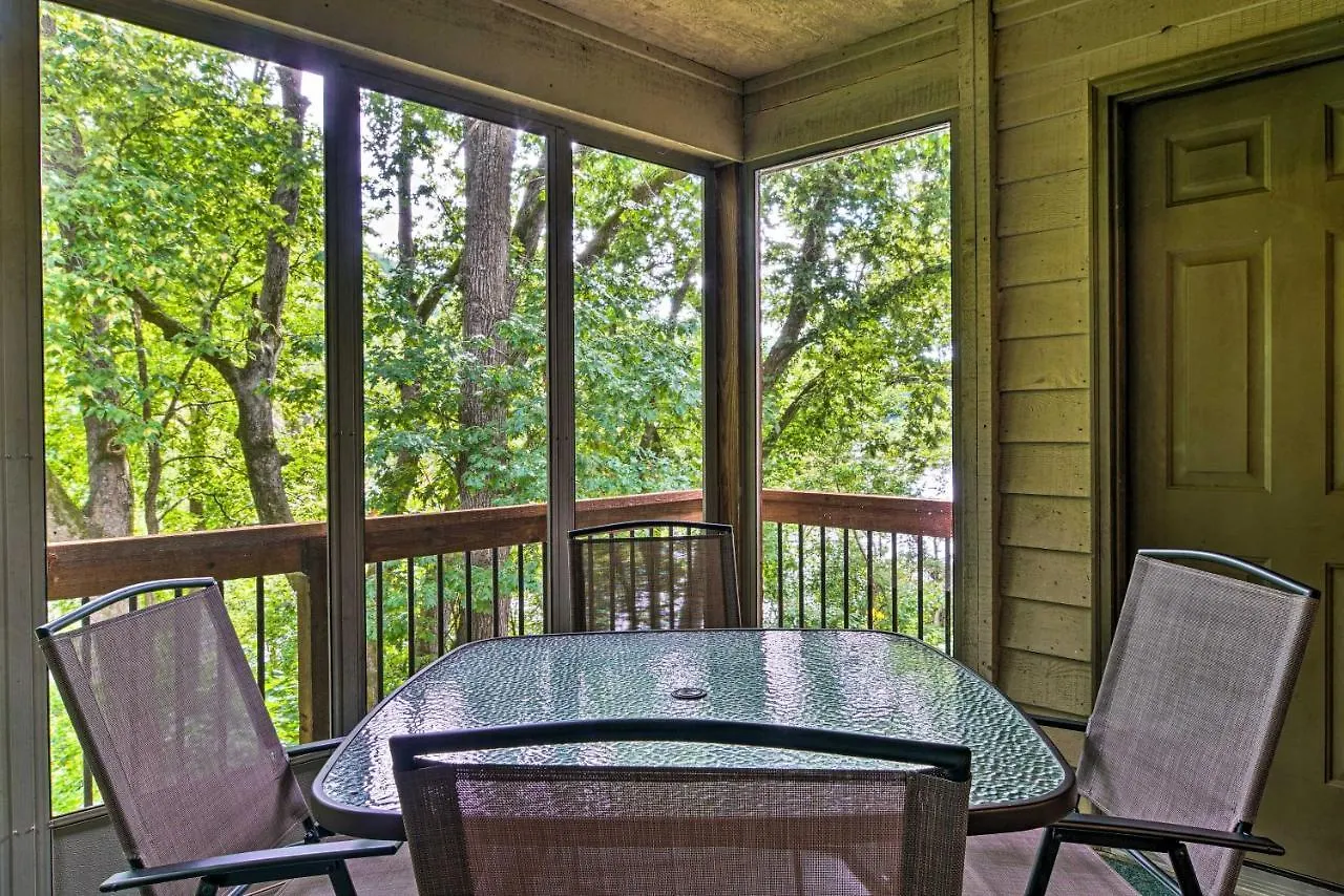 Lakefront Penthouse With Amenities! * Branson