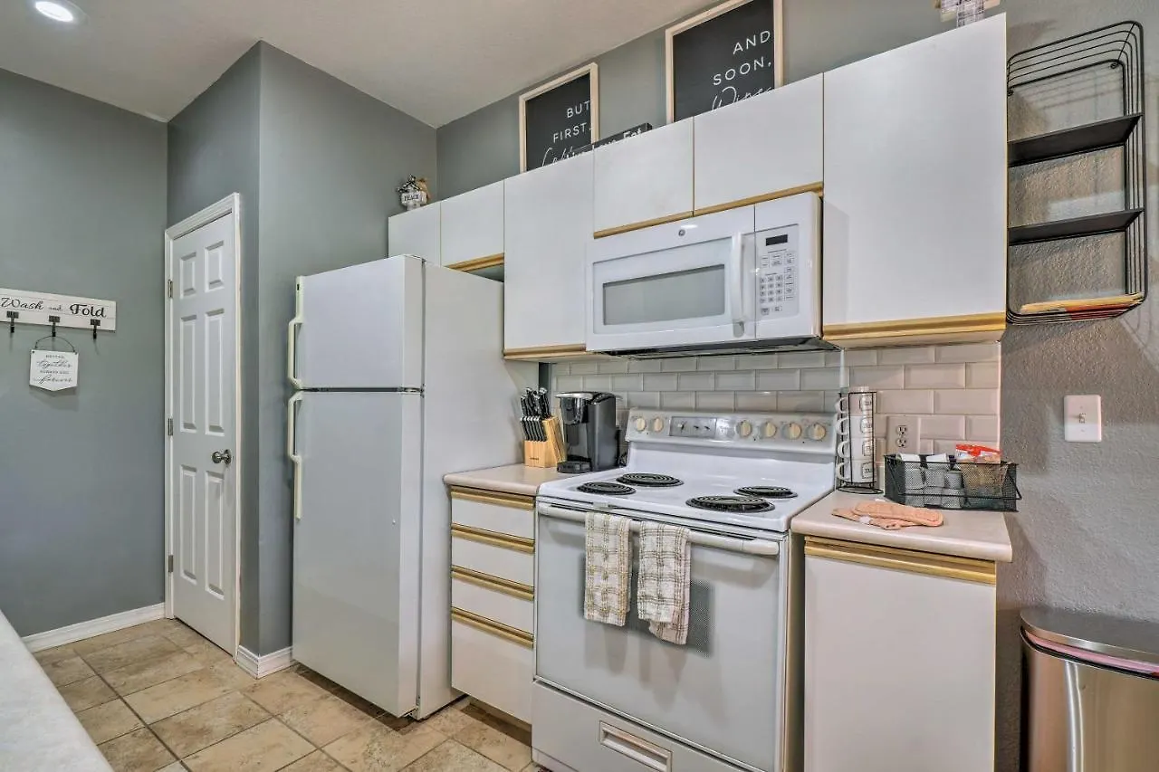 Resort-style Retreat 4 Mi To Strip Apartment