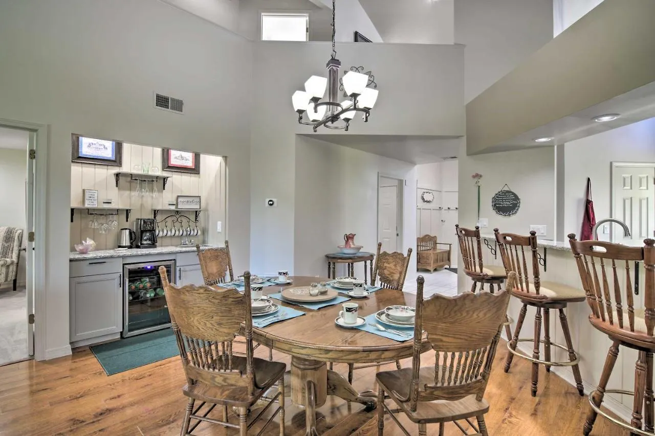 Spacious 3 Mi To Table Rock Lake!