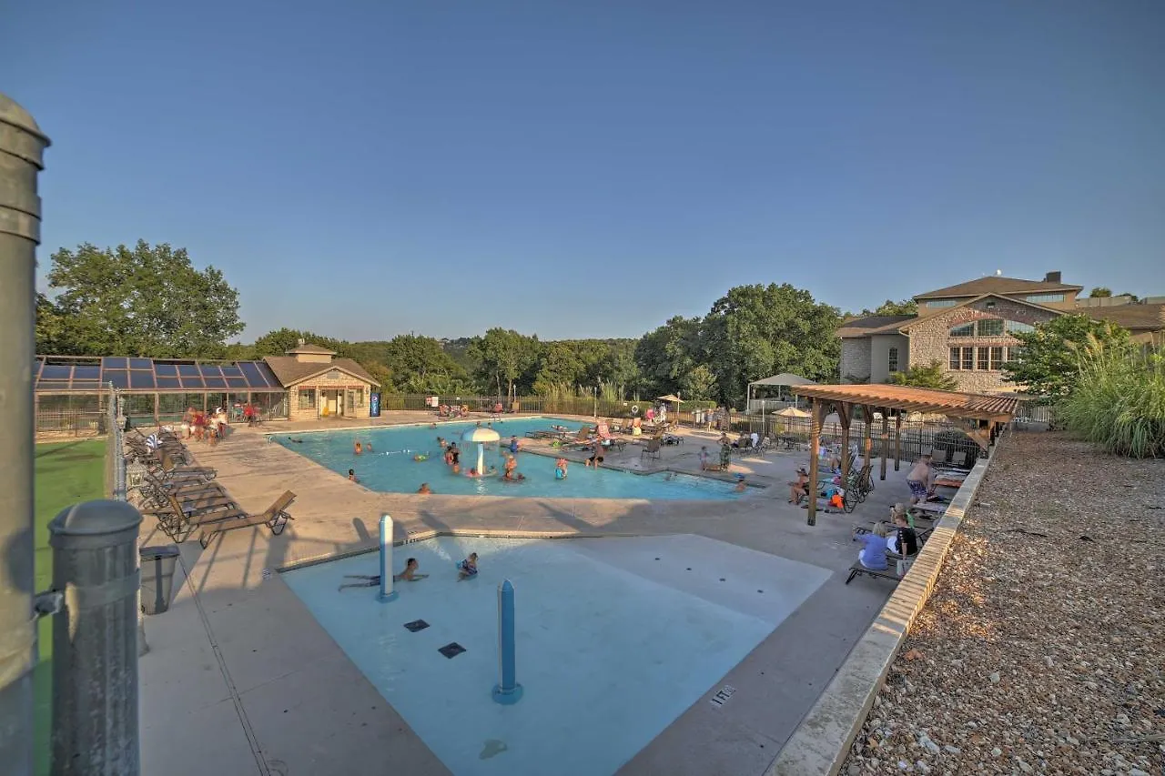 Lakefront Penthouse With Amenities! Branson