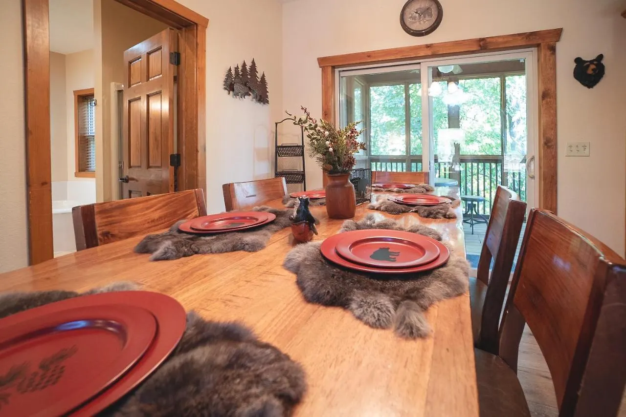 Bear Cub Retreat Holiday home *