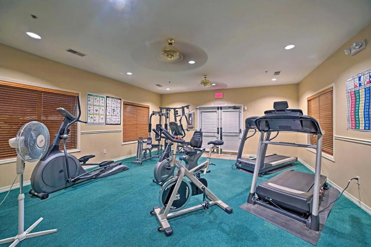 Resort-style Retreat 4 Mi To Strip *