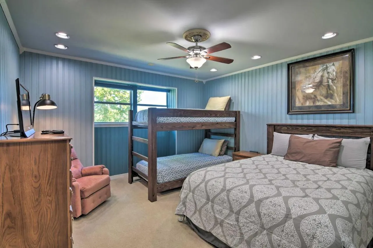 Spacious 3 Mi To Table Rock Lake! *