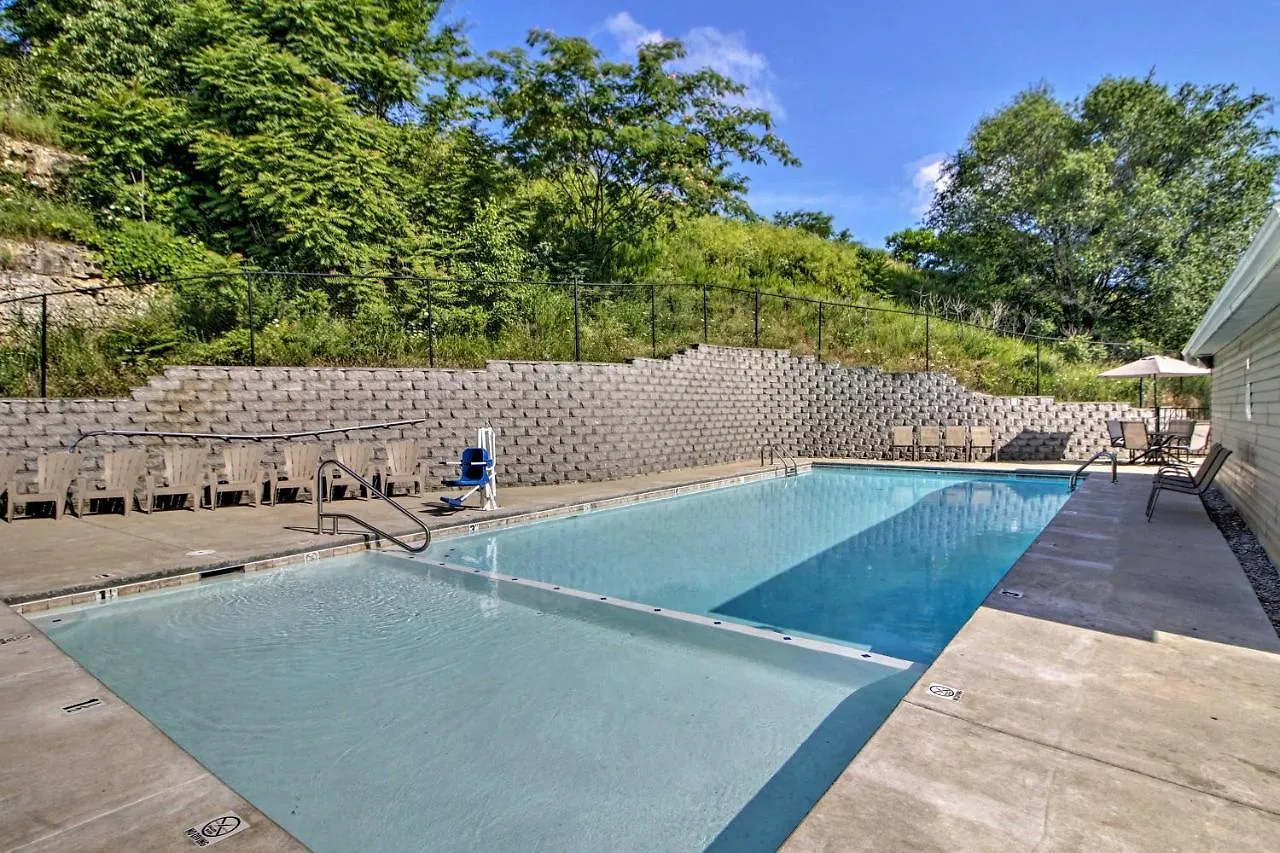 With Pool - 5 Mi To Marvel Cave! Apartman
