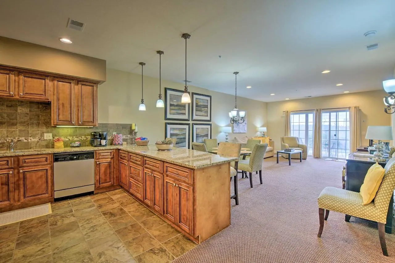 Inviting With Outdoor Dining Area Apartment Branson