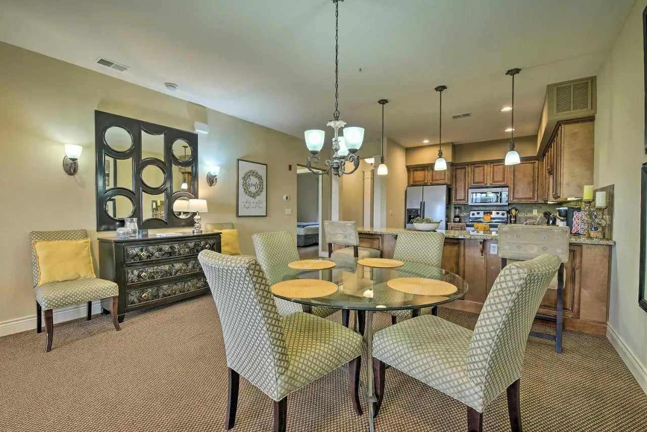 Apartment Inviting With Outdoor Dining Area Branson