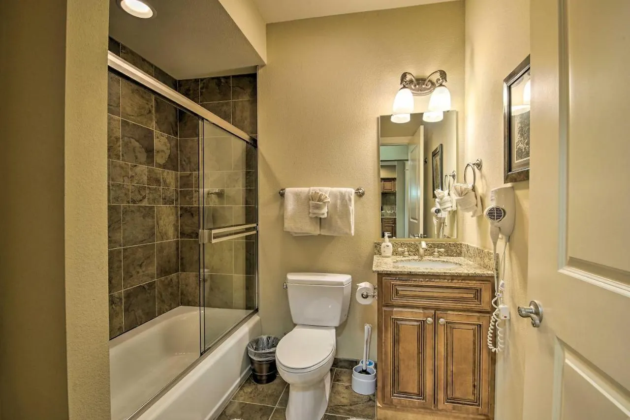 Inviting With Outdoor Dining Area Apartment Branson