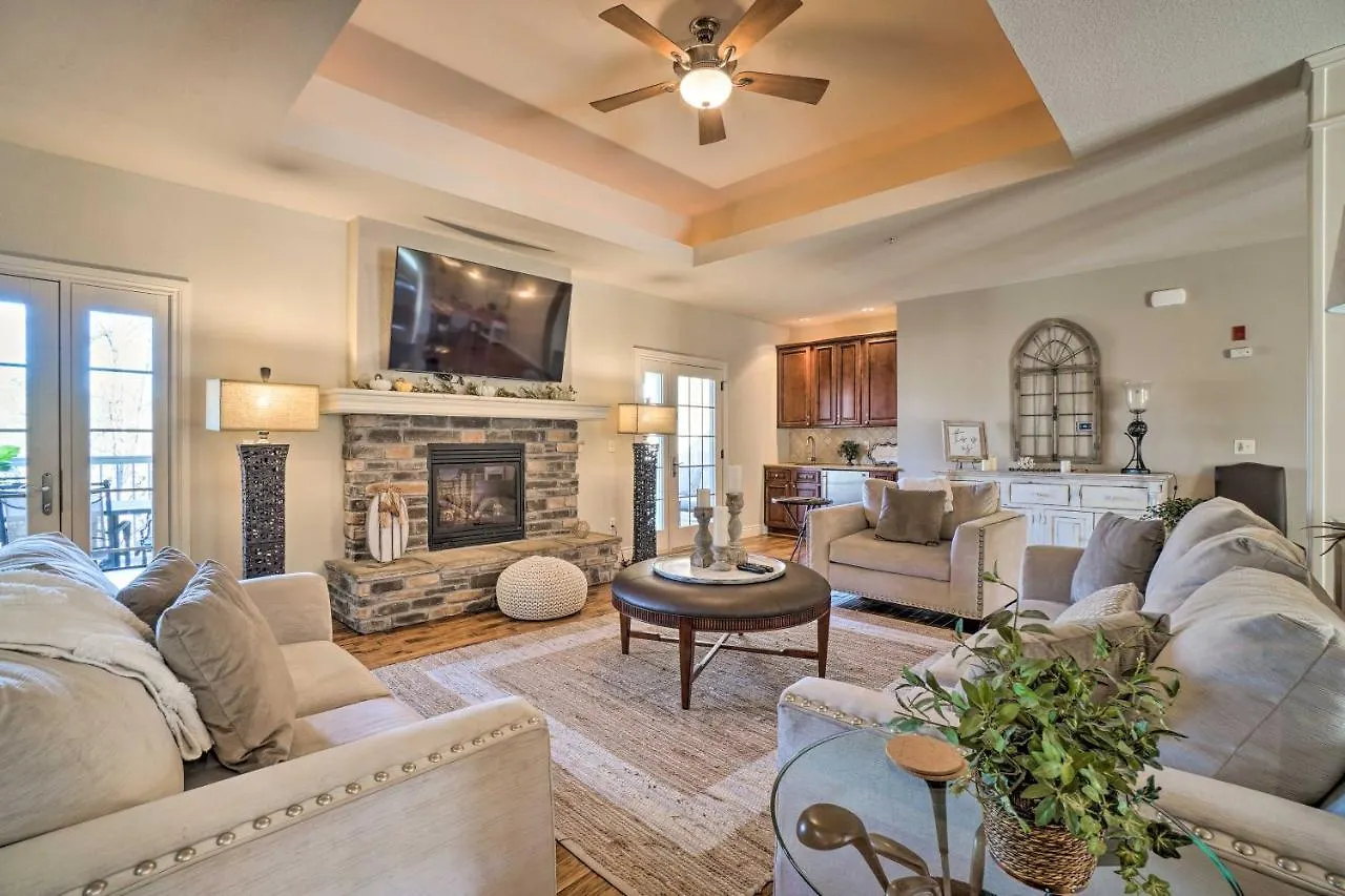 Villa Stunning With On-site Golf Access *