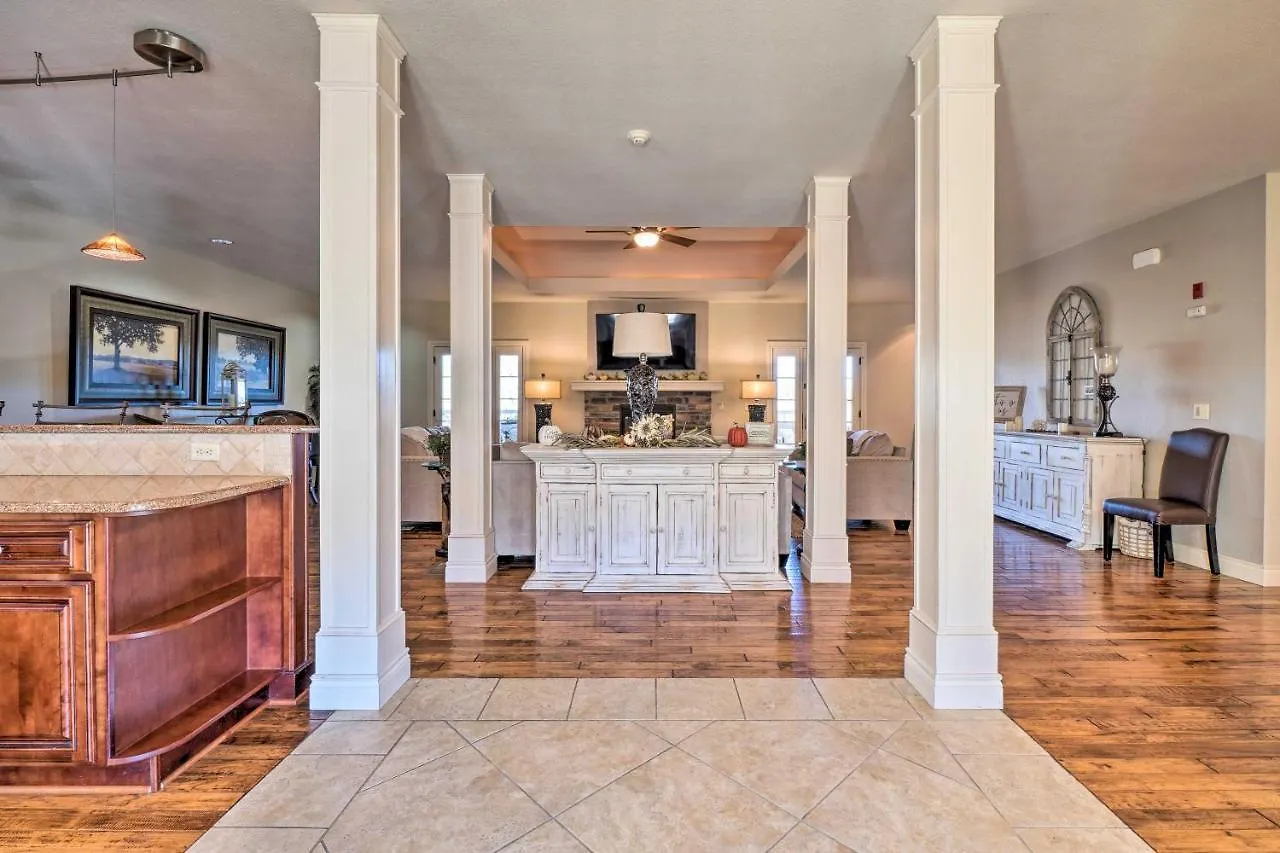 Villa Stunning With On-site Golf Access *