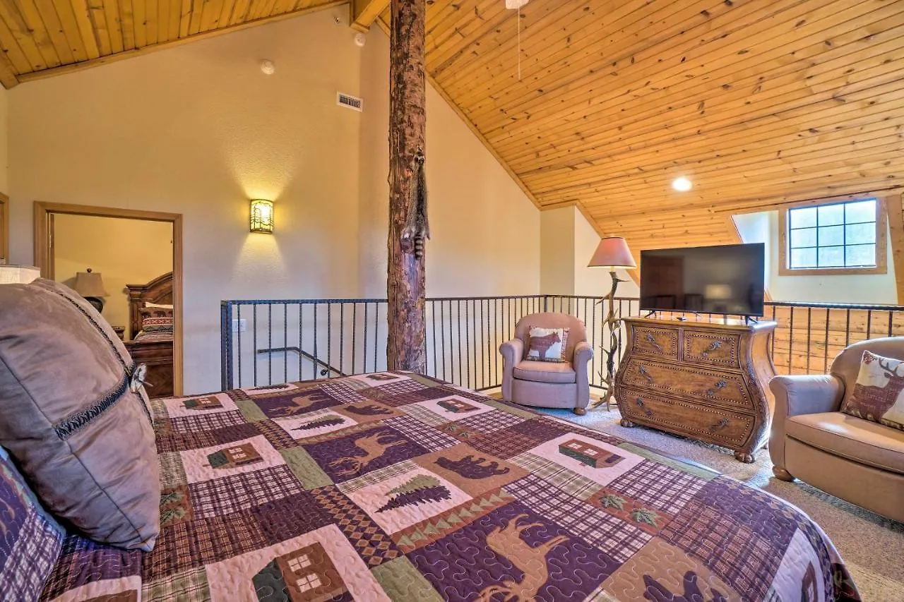 And Cozy Cabin About 1 Mi To Strip! Holiday home Branson