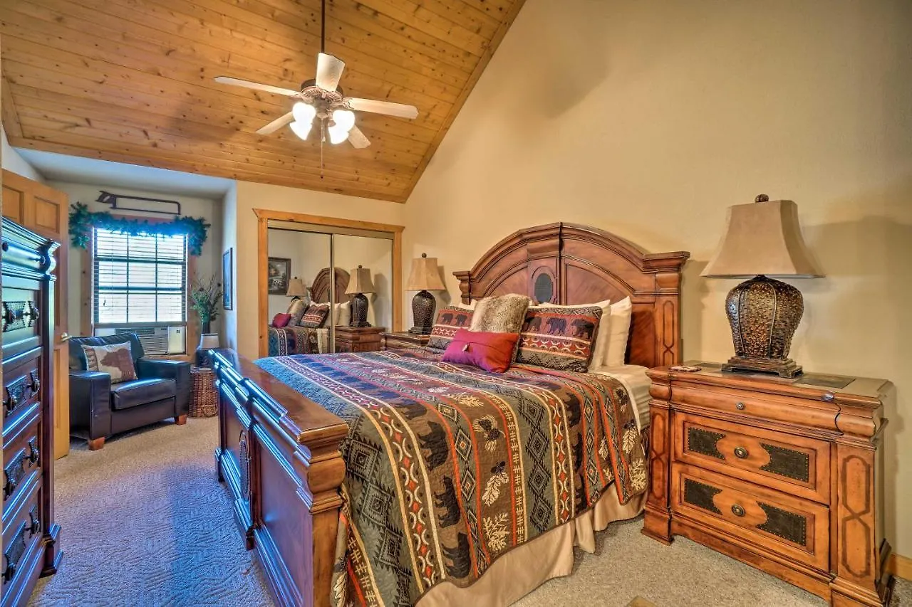 And Cozy Cabin About 1 Mi To Strip! *
