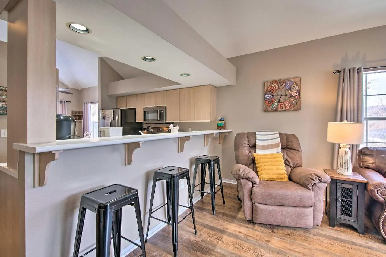 And Sunroom And Pool Access, Walk To Marina Branson