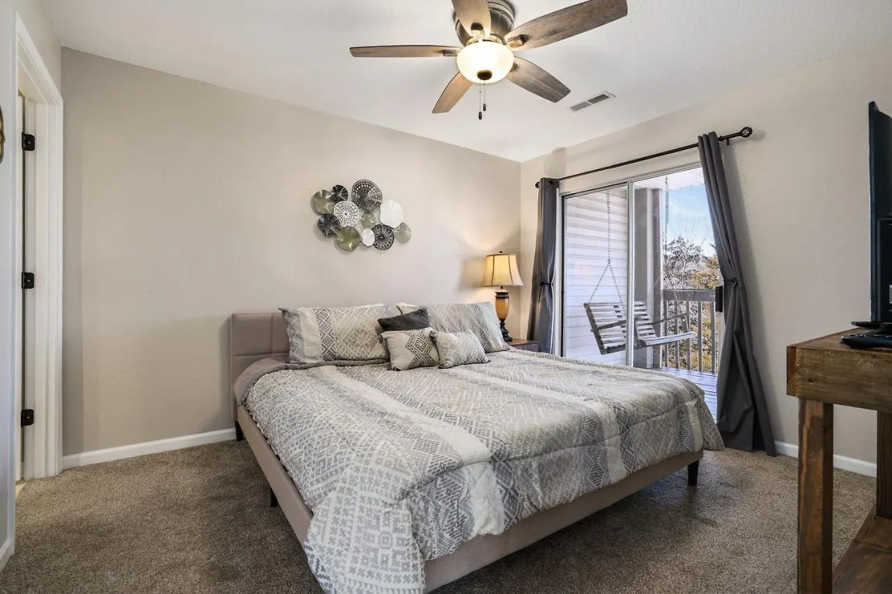Eagle Nest Pristine Dream * Branson
