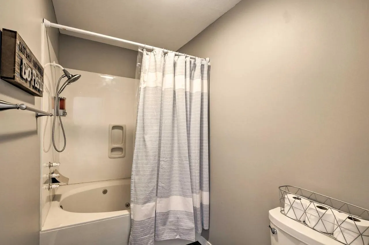 And Sunroom And Pool Access, Walk To Marina * Branson