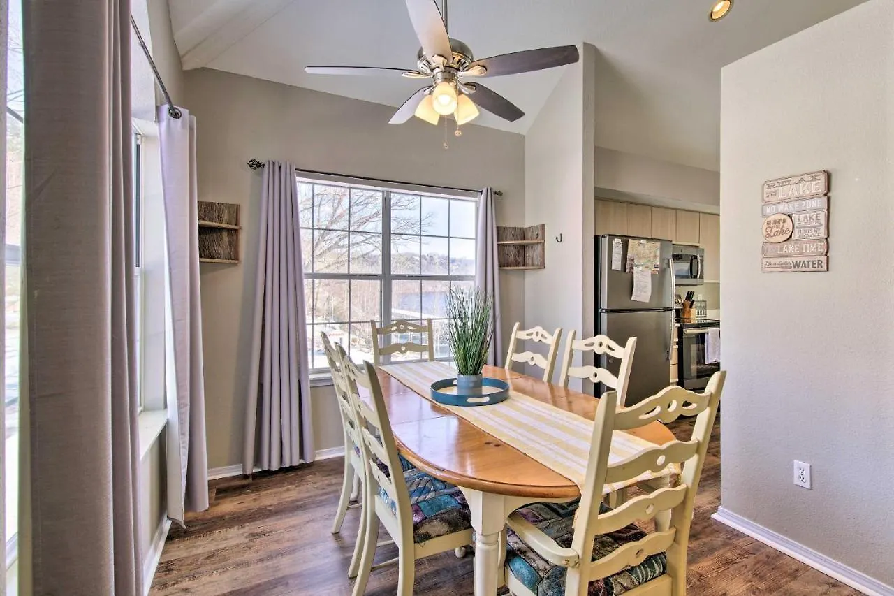 Apartment And Sunroom And Pool Access, Walk To Marina