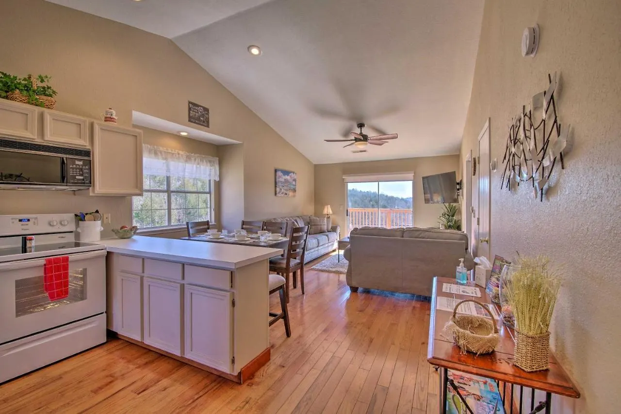 With Deck And Table Rock Views!