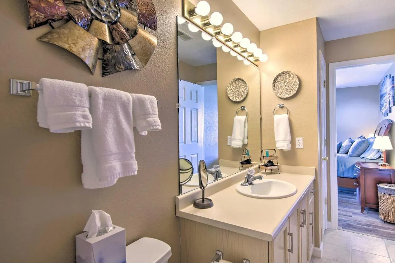 With Large Patio About 3 Mi To The Strip!