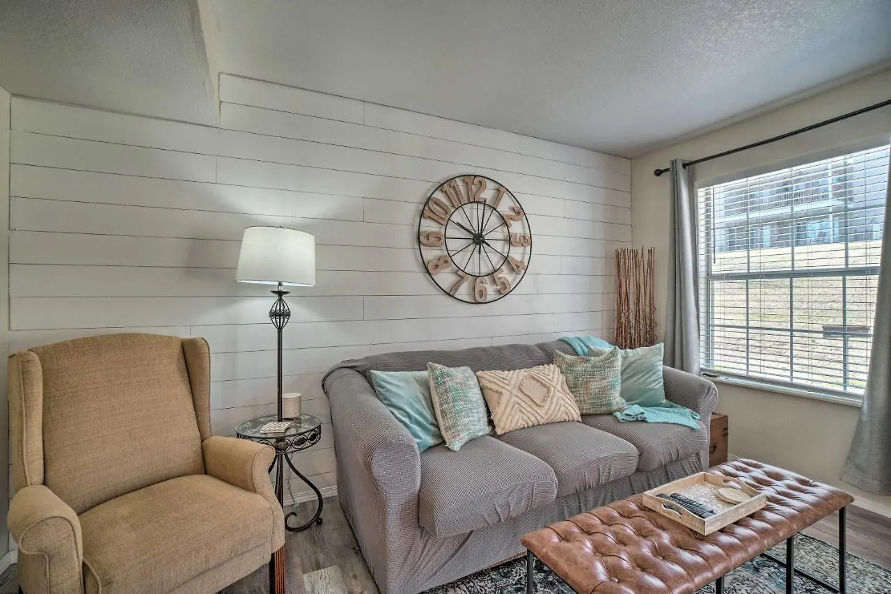 Centrally Located With Pool And Marina! *